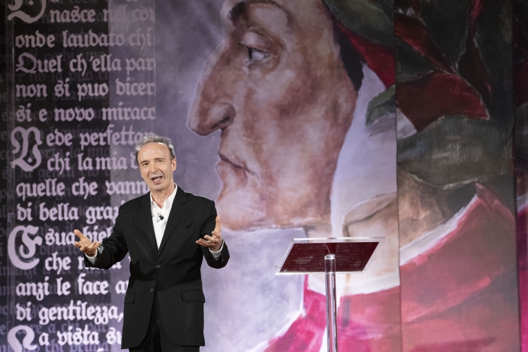 Roberto Benigni recita il XXV Canto del Paradiso al Quirinale in occasione del “Dantedì”
