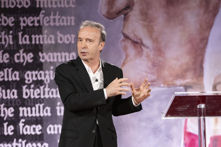 Roberto Benigni recita il XXV Canto del Paradiso al Quirinale in occasione del “Dantedì”
