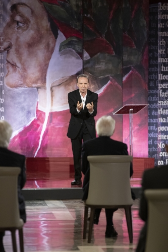 Roberto Benigni recita il XXV Canto del Paradiso al Quirinale in occasione del “Dantedì”
