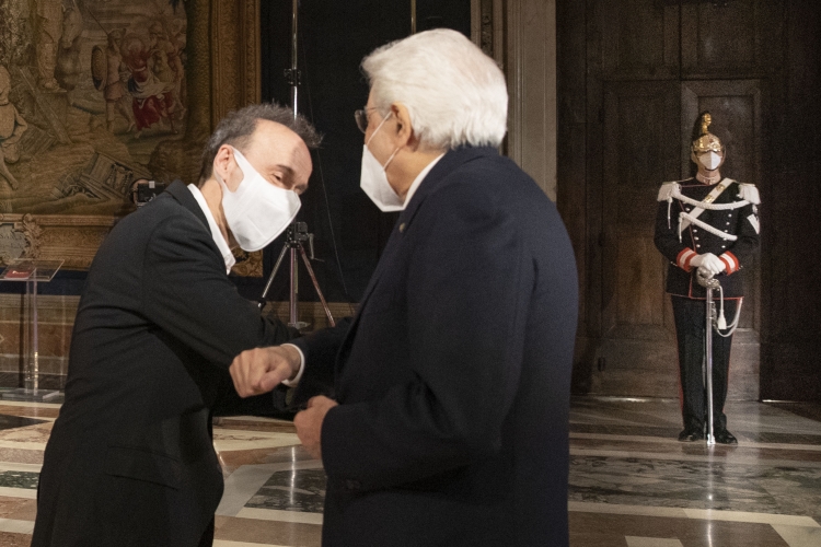Il Presidente della Repubblica Sergio Mattarella con Roberto Benigni, al termine della celebrazione del “Dantedì” al Quirinale
