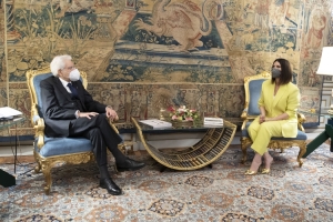 Il Presidente Sergio Mattarella incontra la cantante Laura Pausini
