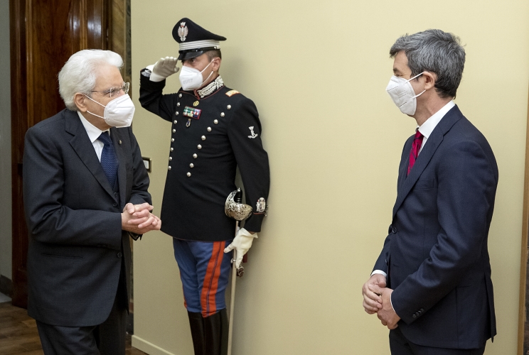 Il Presidente Sergio Mattarella saluta Andrea Orlando, Ministro del lavoro e delle politiche sociali, poco prima della celebrazione della Festa del Lavoro