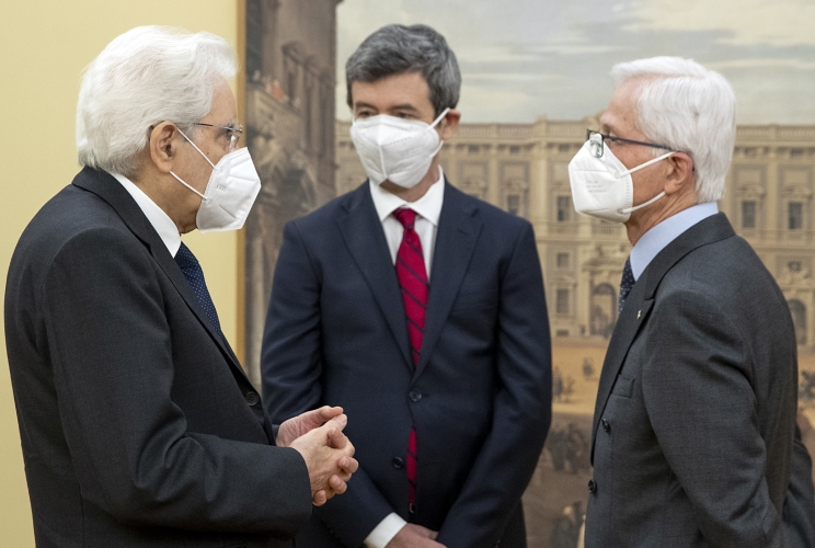 Il Presidente Sergio Mattarella con Andrea Orlando, Ministro del lavoro e delle politiche sociali e Elio Giovati, Presidente della Federazione Nazionale Maestri del Lavoro, poco prima della celebrazione della Festa del Lavoro