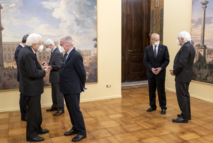 Il Presidente Sergio Mattarella con Edoardo Patriarca, Presidente dell’Associazione Nazionale Lavoratori Anziani, poco prima della celebrazione della Festa del Lavoro
