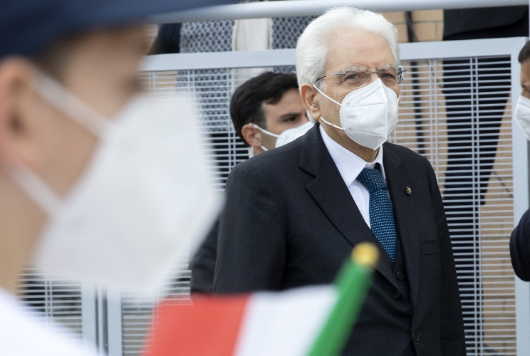 Il Presidente Sergio Mattarella al suo arrivo all'’Istituto Comprensivo Fiume Giallo – Scuola Primaria Geronimo Stilton, in occasione della presentazione de “Il mio diario” per l’anno scolastico 2021/2022