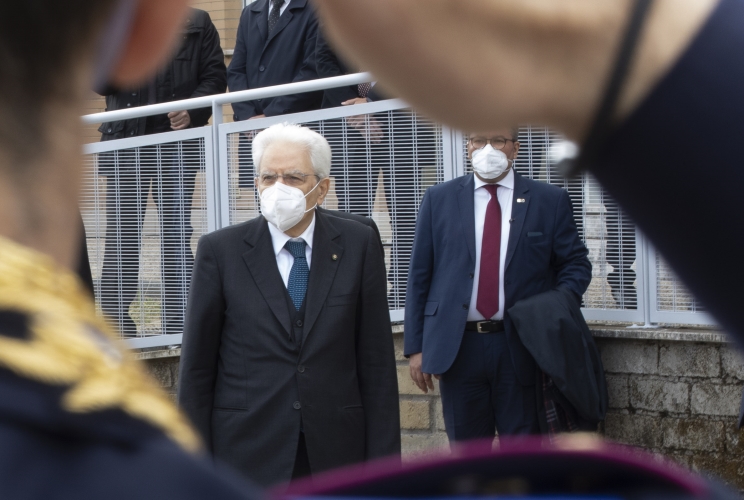 Il Presidente Sergio Mattarella al suo arrivo all'’Istituto Comprensivo Fiume Giallo – Scuola Primaria Geronimo Stilton, in occasione della presentazione de “Il mio diario” per l’anno scolastico 2021/2022