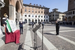 Il Presidente Mattarella scopre una targa in ricordo delle vittime del Covid-19