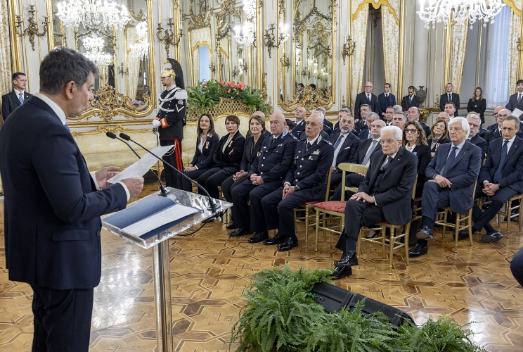 Il Presidente Sergio Mattarella nel corso dell'incontro con Stefano Carmine De Michele, Capo del Dipartimento dell’Amministrazione Penitenziaria, e una rappresentanza del Corpo di Polizia Penitenziaria 