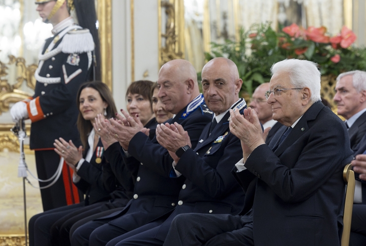 Il Presidente Sergio Mattarella nel corso dell'incontro con Stefano Carmine De Michele, Capo del Dipartimento dell’Amministrazione Penitenziaria, e una rappresentanza del Corpo di Polizia Penitenziaria 