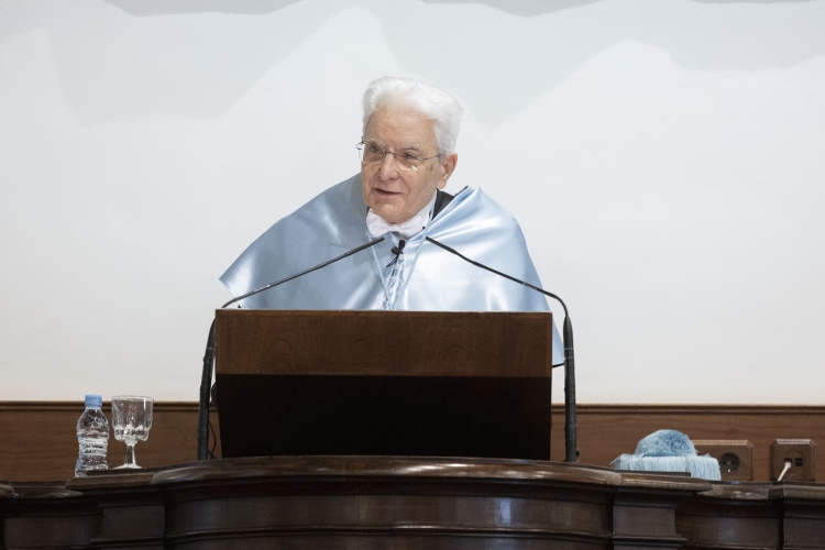 Il Presidente della Repubblica Sergio Mattarella in occasione della cerimonia di consegna dell’onorificenza accademica di Dottore Honoris Causa conferita dall’Università di Salamanca

