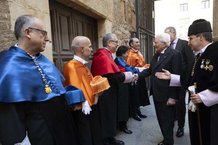 Il Presidente della Repubblica Sergio Mattarella in occasione della cerimonia di consegna dell’onorificenza accademica di Dottore Honoris Causa conferita dall’Università di Salamanca

