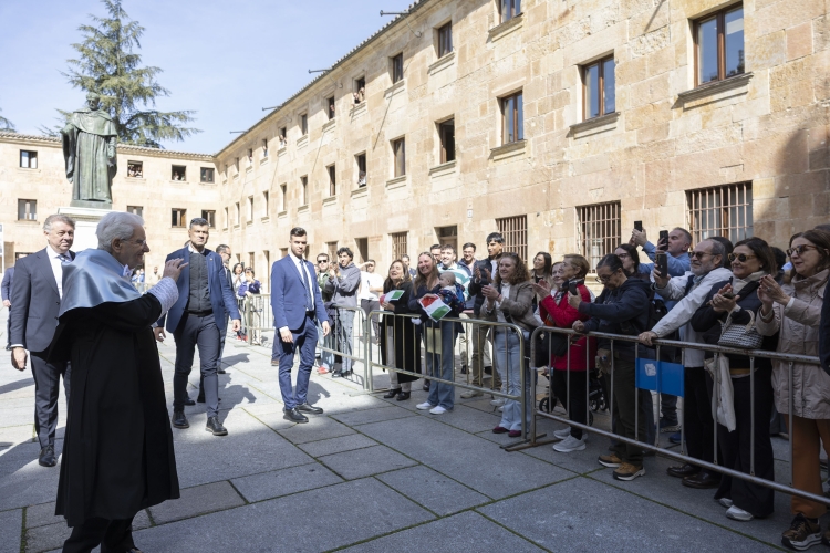 Il Presidente della Repubblica Sergio Mattarella in occasione della cerimonia di consegna dell’onorificenza accademica di Dottore Honoris Causa conferita dall’Università di Salamanca

