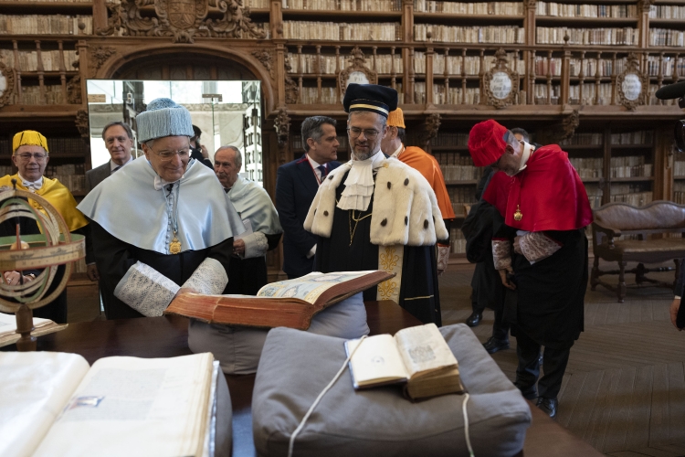 Il Presidente della Repubblica Sergio Mattarella in occasione della cerimonia di consegna dell’onorificenza accademica di Dottore Honoris Causa conferita dall’Università di Salamanca

