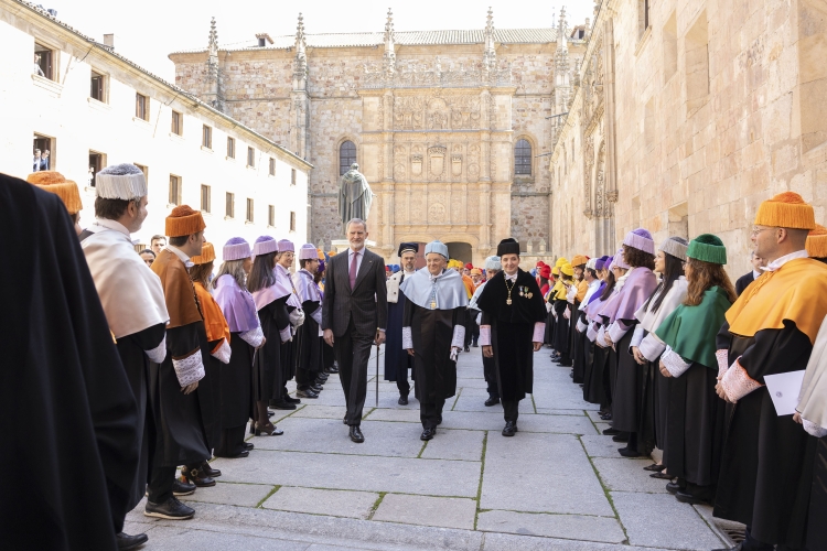 Il Presidente della Repubblica Sergio Mattarella in occasione della cerimonia di consegna dell’onorificenza accademica di Dottore Honoris Causa conferita dall’Università di Salamanca

