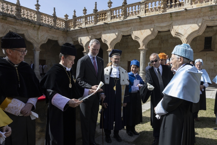 Il Presidente della Repubblica Sergio Mattarella in occasione della cerimonia di consegna dell’onorificenza accademica di Dottore Honoris Causa conferita dall’Università di Salamanca

