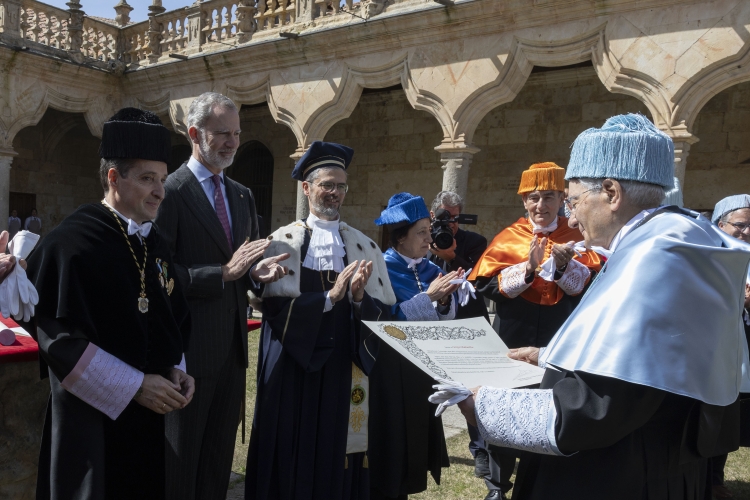 Il Presidente della Repubblica Sergio Mattarella in occasione della cerimonia di consegna dell’onorificenza accademica di Dottore Honoris Causa conferita dall’Università di Salamanca

