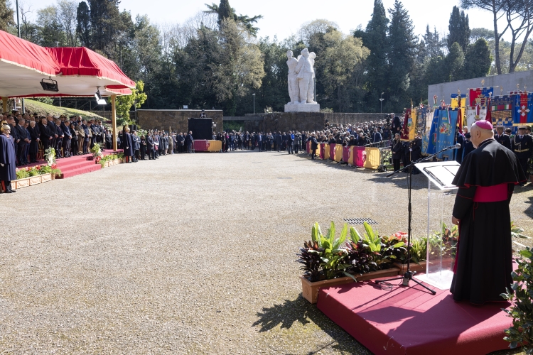S.E. Rev.ma Mons. Gian Franco Saba, Ordinario Militare per l’Italia  in occasione della cerimonia commemorativa del 82° anniversario dell'eccidio delle Fosse Ardeatine
