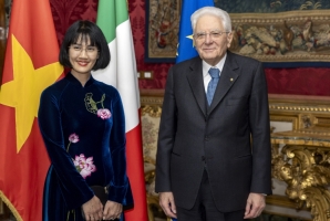 Il Presidente Sergio Mattarella con S.E. la Sig.ra Phuong Anh NGUYEN, nuovo Ambasciatore della Repubblica Socialista del Vietnam, in occasione della presentazione delle Lettere credenziali