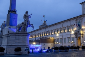 La Fontana dei Dioscuri illuminata di Blu in occasione della "Giornata Mondiale della Consapevolezza dell'Autismo"