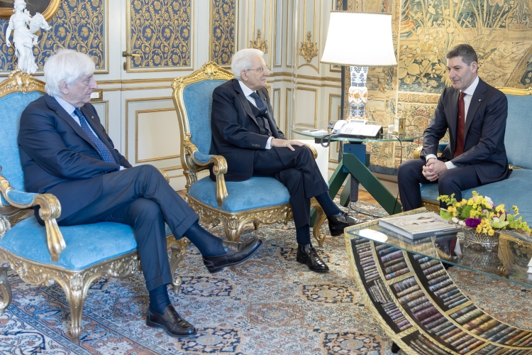 Il Presidente Sergio Mattarella nel corso dell'incontro con il Prefetto Vittorio Pisani, Capo della Polizia – Direttore generale della pubblica sicurezza, in occasione del 174° anniversario di costituzione della Polizia di Stato
