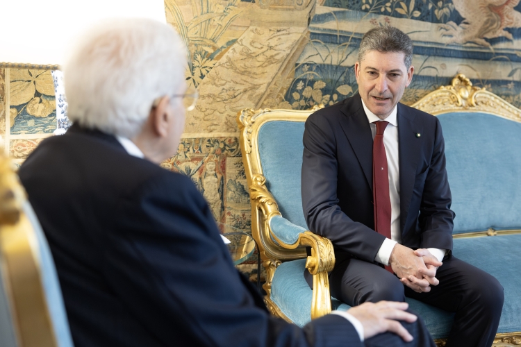 Il Presidente Sergio Mattarella nel corso dell'incontro con il Prefetto Vittorio Pisani, Capo della Polizia – Direttore generale della pubblica sicurezza, in occasione del 174° anniversario di costituzione della Polizia di Stato
