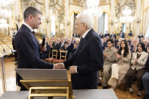 Il Presidente Sergio Mattarella nel corso dell'incontro con il Capo della Polizia – Direttore generale della pubblica sicurezza, unitamente ad una rappresentanza della Polizia di Stato, in occasione del 174° anniversario della sua costituzione
