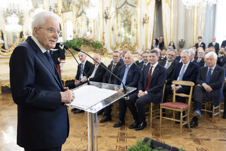 Il Presidente Sergio Mattarella rivolge il suo indirizzo di saluto in occasione dell'incontro con il Capo della Polizia – Direttore generale della pubblica sicurezza, unitamente ad una rappresentanza della Polizia di Stato, in occasione del 174° anniversario della sua costituzione
