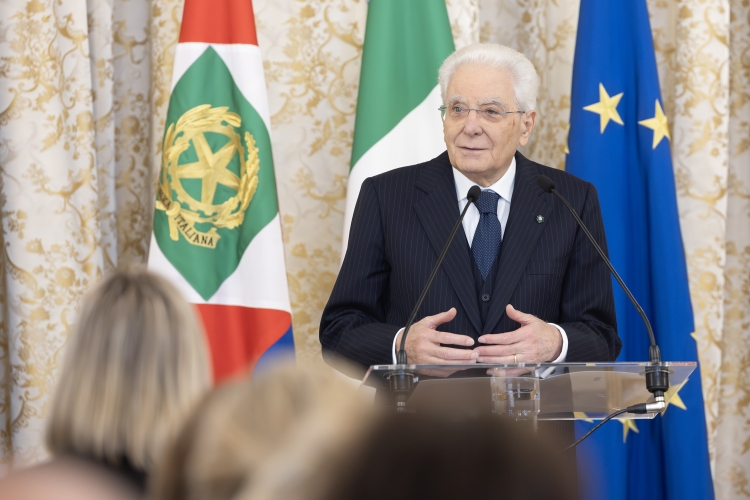 Il Presidente Sergio Mattarella rivolge il suo indirizzo di saluto in occasione dell'incontro con il Capo della Polizia – Direttore generale della pubblica sicurezza, unitamente ad una rappresentanza della Polizia di Stato, in occasione del 174° anniversario della sua costituzione
