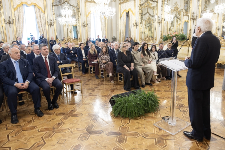 Il Presidente Sergio Mattarella rivolge il suo indirizzo di saluto in occasione dell'incontro con il Capo della Polizia – Direttore generale della pubblica sicurezza, unitamente ad una rappresentanza della Polizia di Stato, in occasione del 174° anniversario della sua costituzione
