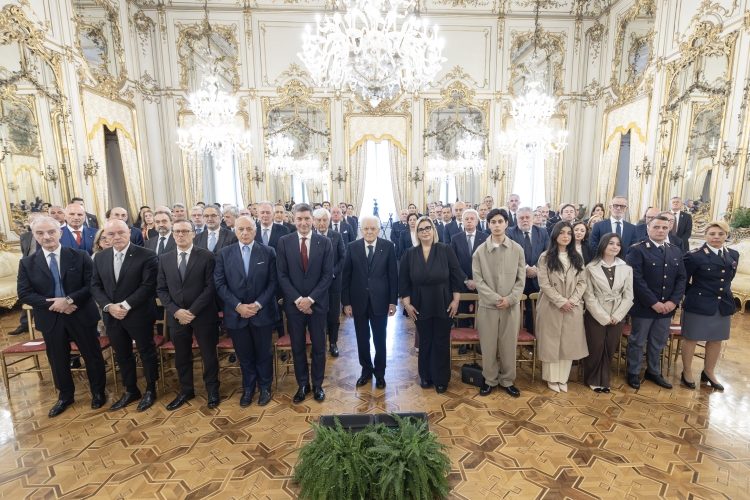 Il Presidente Sergio Mattarella nel corso dell'incontro con il Prefetto Vittorio Pisani, Capo della Polizia – Direttore generale della pubblica sicurezza, in occasione del 174° anniversario di costituzione della Polizia di Stato
