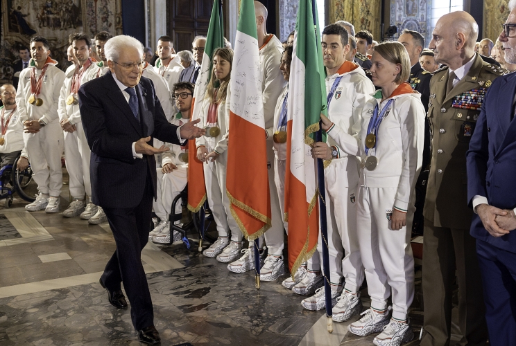 Il Presidente Sergio Mattarella in occasione della cerimonia di restituzione della Bandiera da parte degli atleti italiani di ritorno dai Giochi Olimpici e Paralimpici di Milano-Cortina 2026