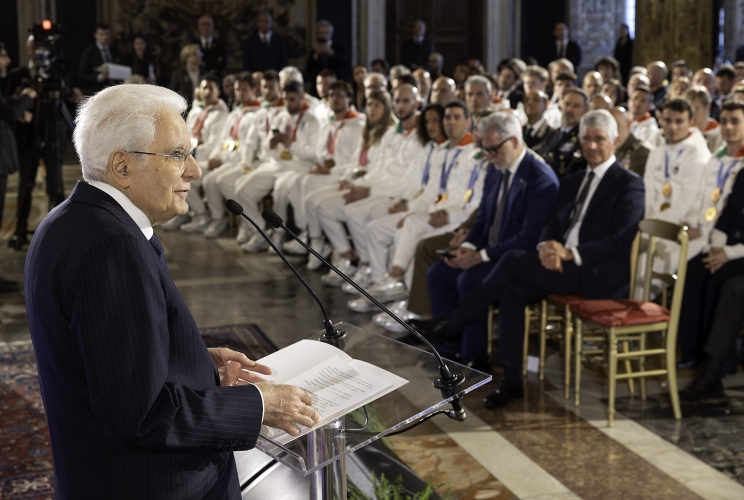 Il Presidetnte Sergio Mattarella rivolge il suo indirizzo di saluto in occasione della cerimonia di restituzione della Bandiera da parte degli atleti italiani di ritorno dai Giochi 
Olimpici e Paralimpici di Milano-Cortina 2026