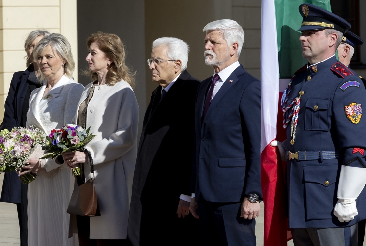  Il Presidente della Repubblica Sergio Mattarella con il Presidente della Repubblica Ceca, Petr Pavel in occasione degli onori militari