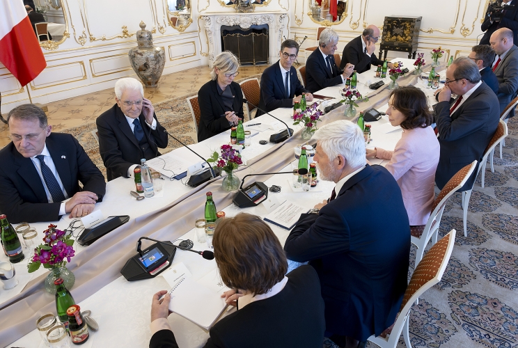 Il Presidente della Repubblica Sergio Mattarella con il Presidente della Repubblica Ceca, Petr Pavel, nel corso dei colloqui allargati alle rispettive delegazioni