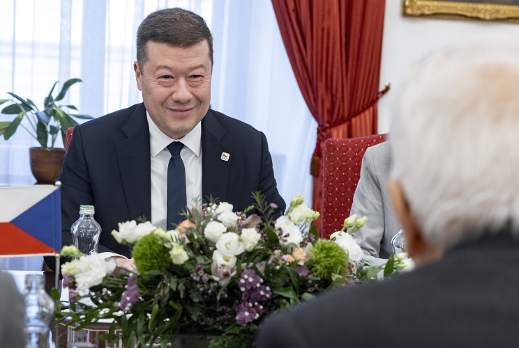 Il Presidente della Repubblica Sergio Mattarella con in Presidente della Camera Tokio Okamura