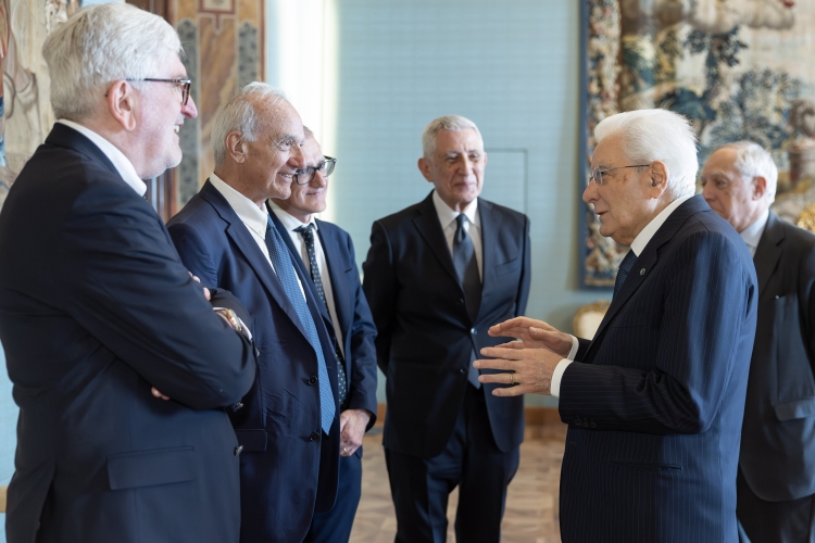 Il Presidente Sergio Mattarella incontra una delegazione di studenti di scuole di giornalismo 
