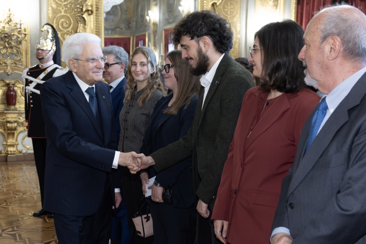 Il Presidente Sergio Mattarella incontra una delegazione di studenti di scuole di giornalismo 
