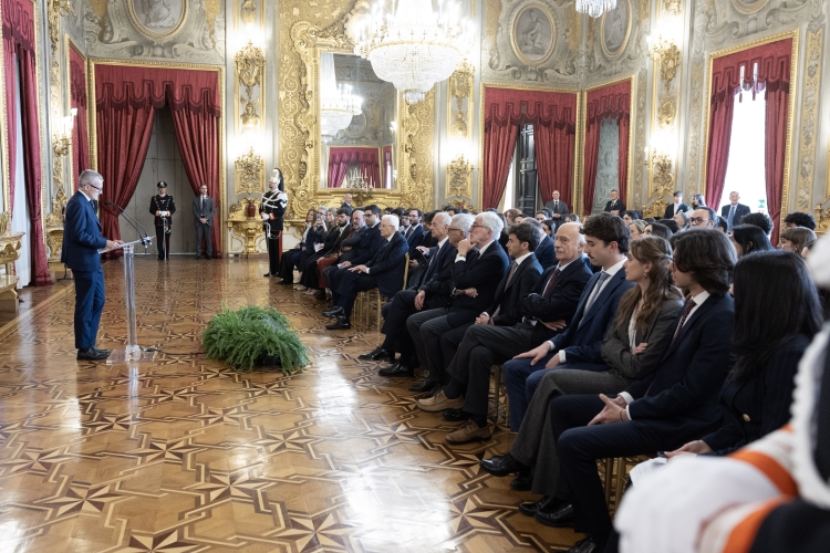 Il Presidente Sergio Mattarella incontra una delegazione di studenti di scuole di giornalismo 
