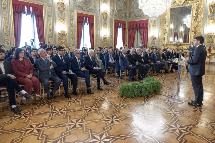 Il Presidente Sergio Mattarella incontra una delegazione di studenti di scuole di giornalismo 
