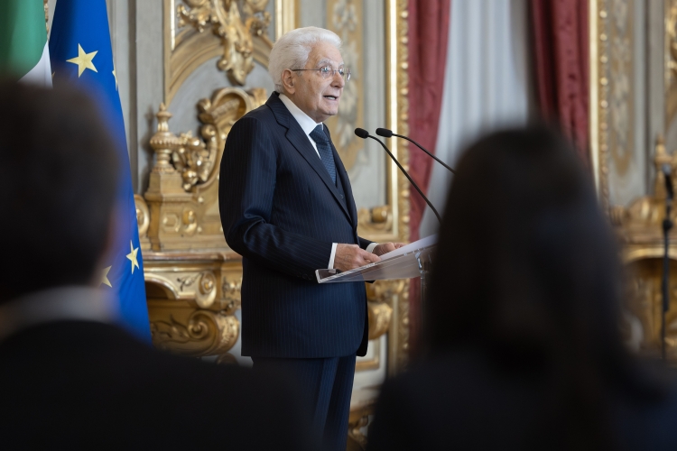 Il Presidente Sergio Mattarella incontra una delegazione di studenti di scuole di giornalismo 
