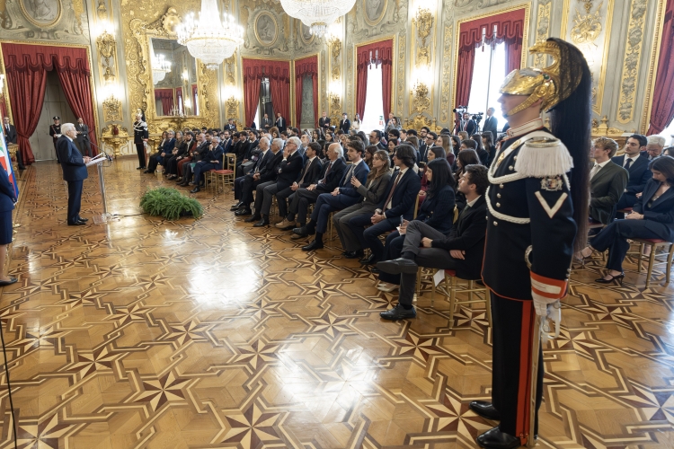 Il Presidente Sergio Mattarella incontra una delegazione di studenti di scuole di giornalismo 
