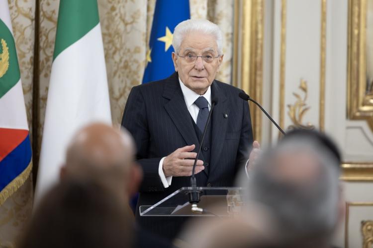 Il Presidente Sergio Mattarella nel corso dell'incontro con una rappresentanza dell’Aeronautica Militare in occasione del 103° anniversario di fondazione

