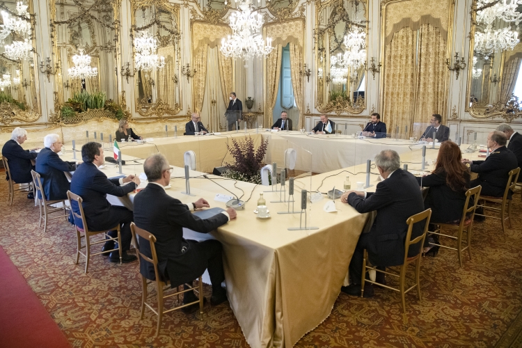 Il Presidente Sergio Mattarella con i Capitani Reggenti della Repubblica di San Marino, LL.EE. Gian Carlo Venturini e Marco Nicolini,nel corso dei colloqui con le delegazioni ufficiali
