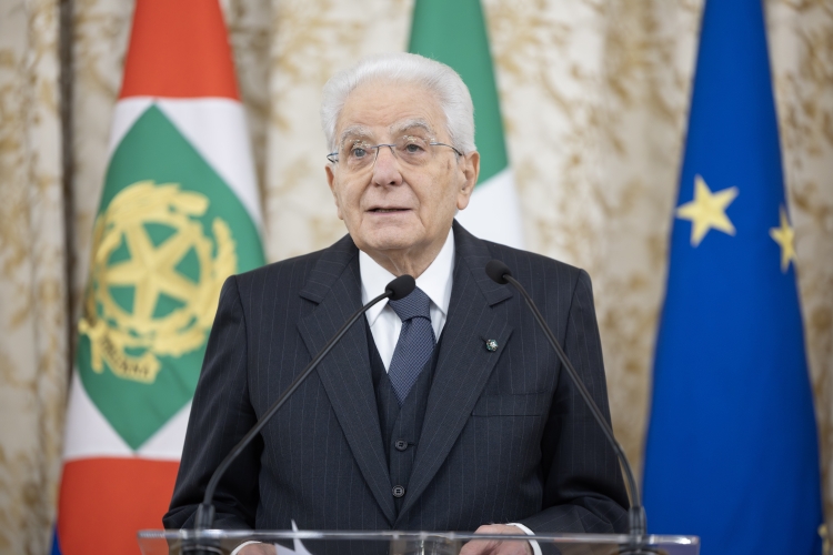 Il Presidente Sergio Mattarella nel corso dell'incontro con una rappresentanza dell’Aeronautica Militare in occasione del 103° anniversario di fondazione
