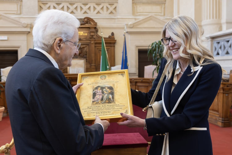 Il Presidente Sergio Mattarella con Carolina Lussana, Presidente del Consiglio di Presidenza della Giustizia Tributaria
