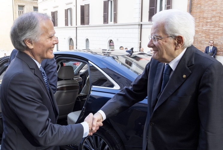 Il Presidente Sergio Mattarella accolto da Enzo Moavero Milanesi, Presidente dell’Istituto Internazionale per l’Unificazione del Diritto privato, in occasione della cerimonia di apertura delle celebrazioni del centenario dell'UNIDROIT