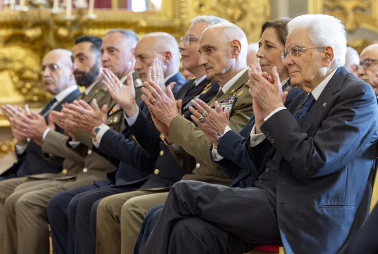 Il Presidente Sergio Mattarella con Isabella Rauti, Sottosegretario di Stato alla Difesa – Rappresentante di Governo, in occasione dell'incontro con gli esponenti delle Associazioni Combattentistiche e d’Arma, nella ricorrenza dell’81° anniversario della Liberazione