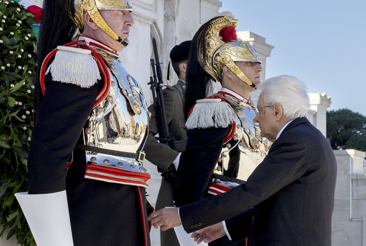 Il Presidente Sergio Mattarella in occasione della deposizione, in forma ufficiale, di una corona d’alloro sulla Tomba del Milite Ignoto, nell’81° anniversario della Liberazione