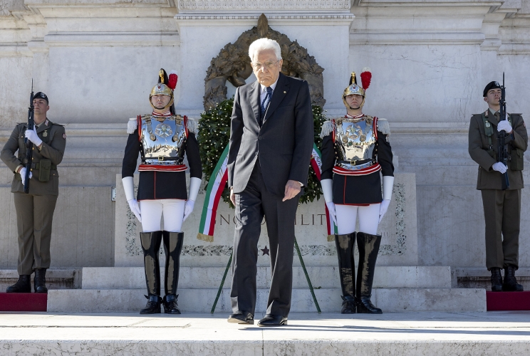 Il Presidente Sergio Mattarella in occasione della deposizione, in forma ufficiale, di una corona d’alloro sulla Tomba del Milite Ignoto, nell’81° anniversario della Liberazione