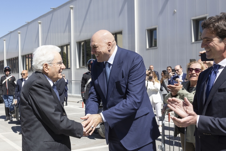 Il Presidente della Repubblica Sergio Mattarella a San Severino Marche, accolto da Guido Crosetto, Ministro della difesa-Rappresentante del Governo, in occasione dell’81° Anniversario della Liberazione